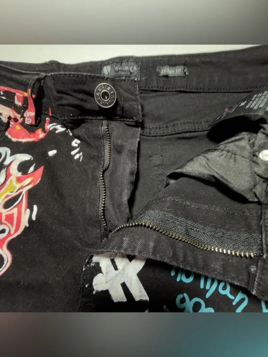 Men's Black Graphic Jean Shorts with Multicolor Street Art - Picture 7 of 11